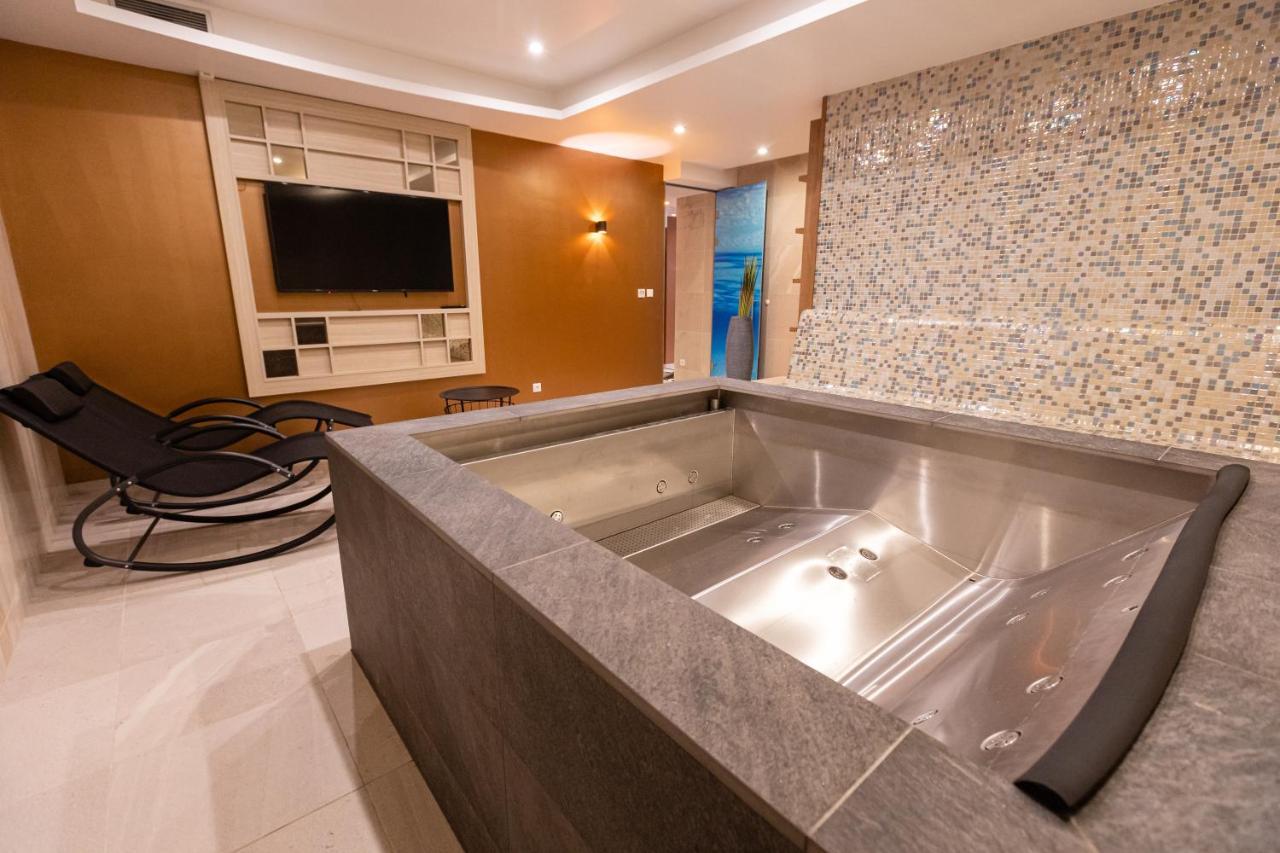 Arena Apartments Havlickuv Brod Bagian luar foto